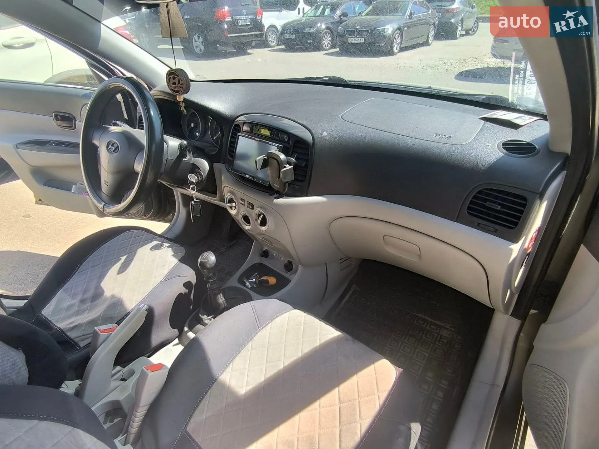 2010 Hyundai Accent - мініатюра 11