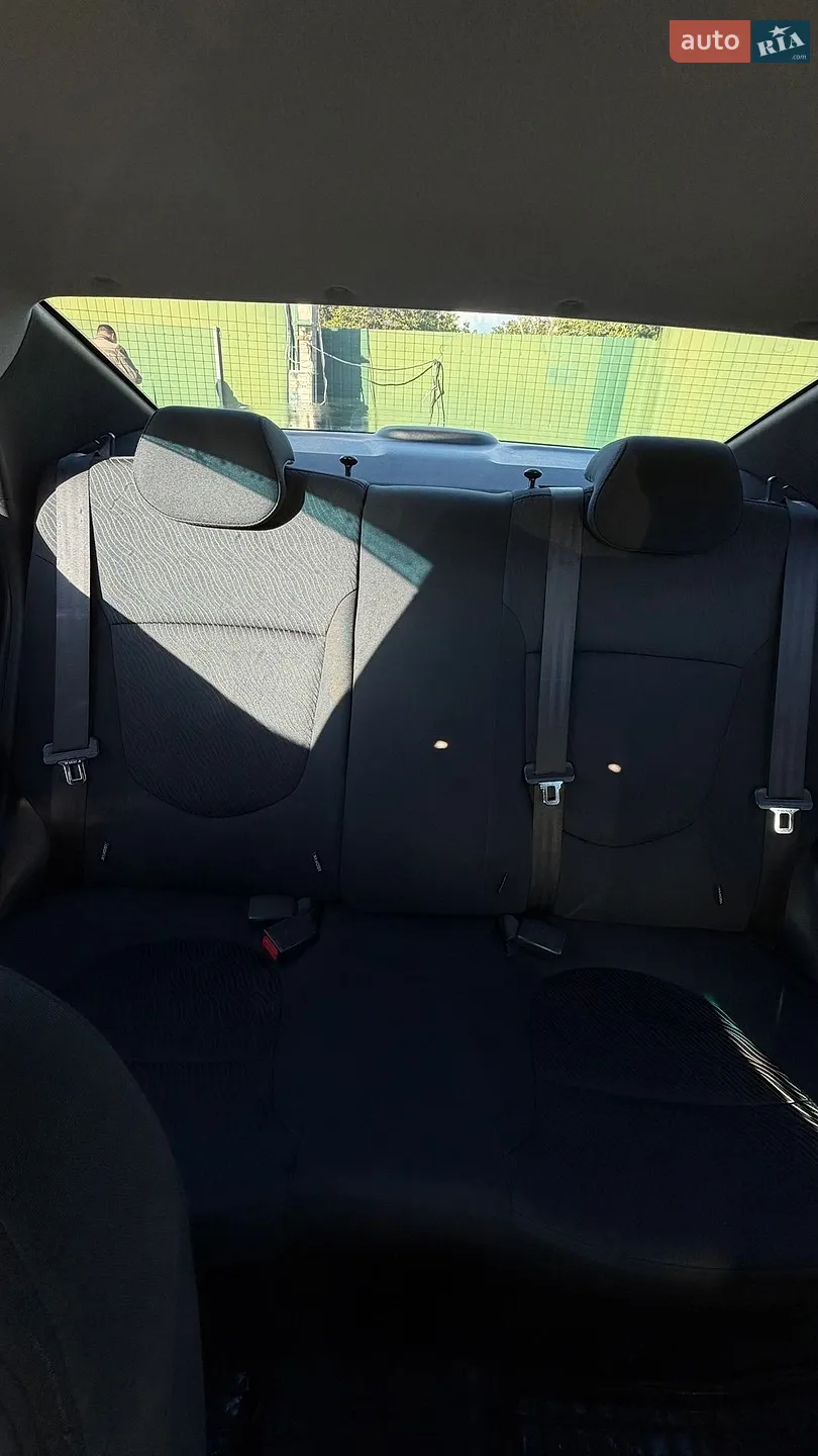 2012 Hyundai Accent - мініатюра 9