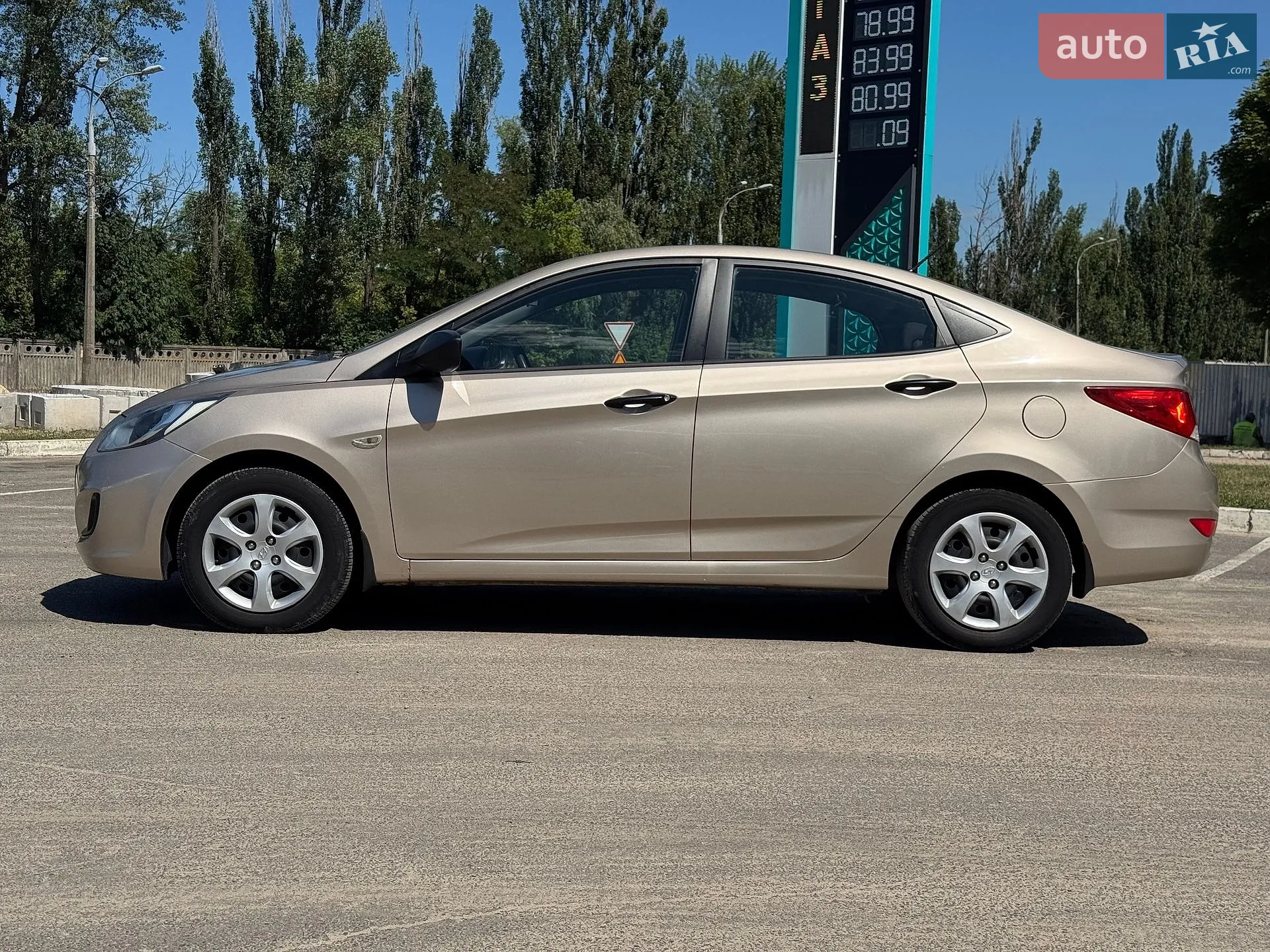 2011 Hyundai Accent - мініатюра 8