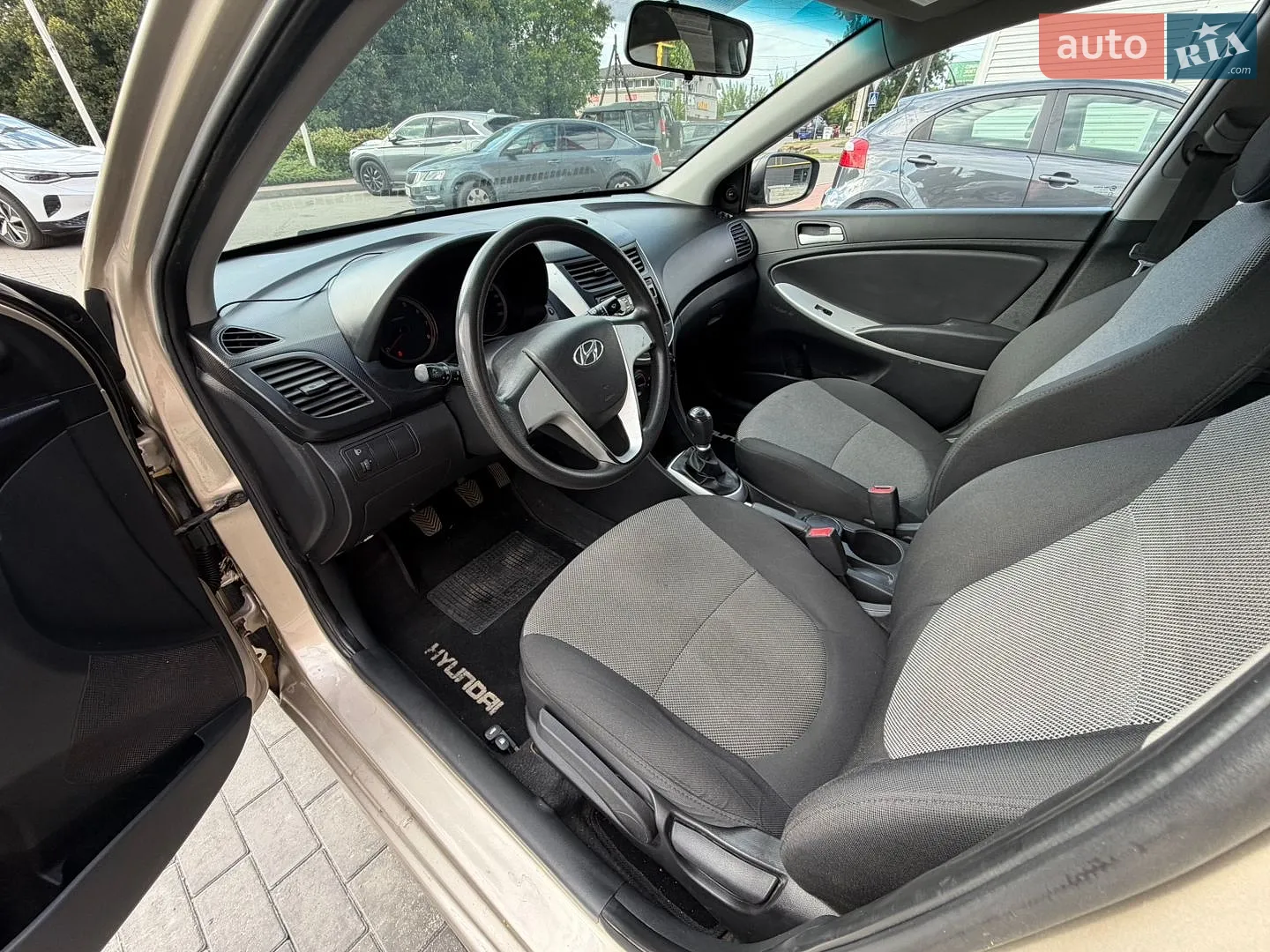 2011 Hyundai Accent - мініатюра 11