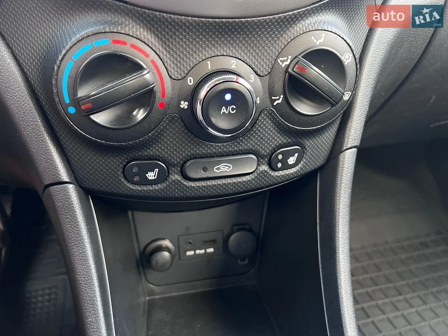 2012 Hyundai Accent - мініатюра 19
