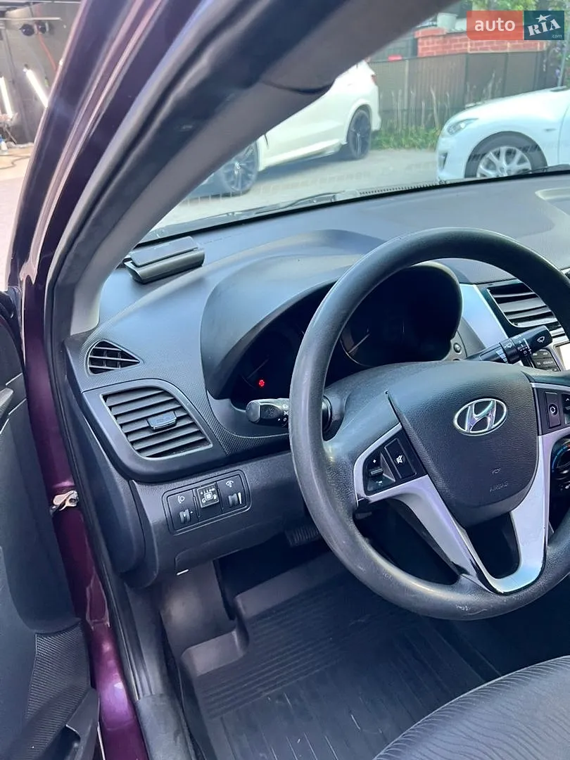 2011 Hyundai Accent - мініатюра 9