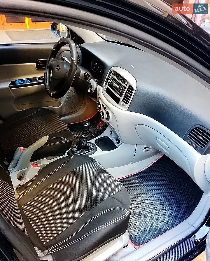 2010 Hyundai Accent - мініатюра 4