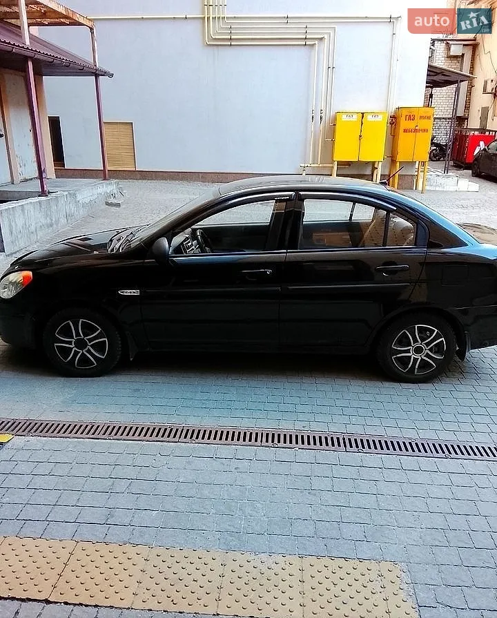 2010 Hyundai Accent - мініатюра 5