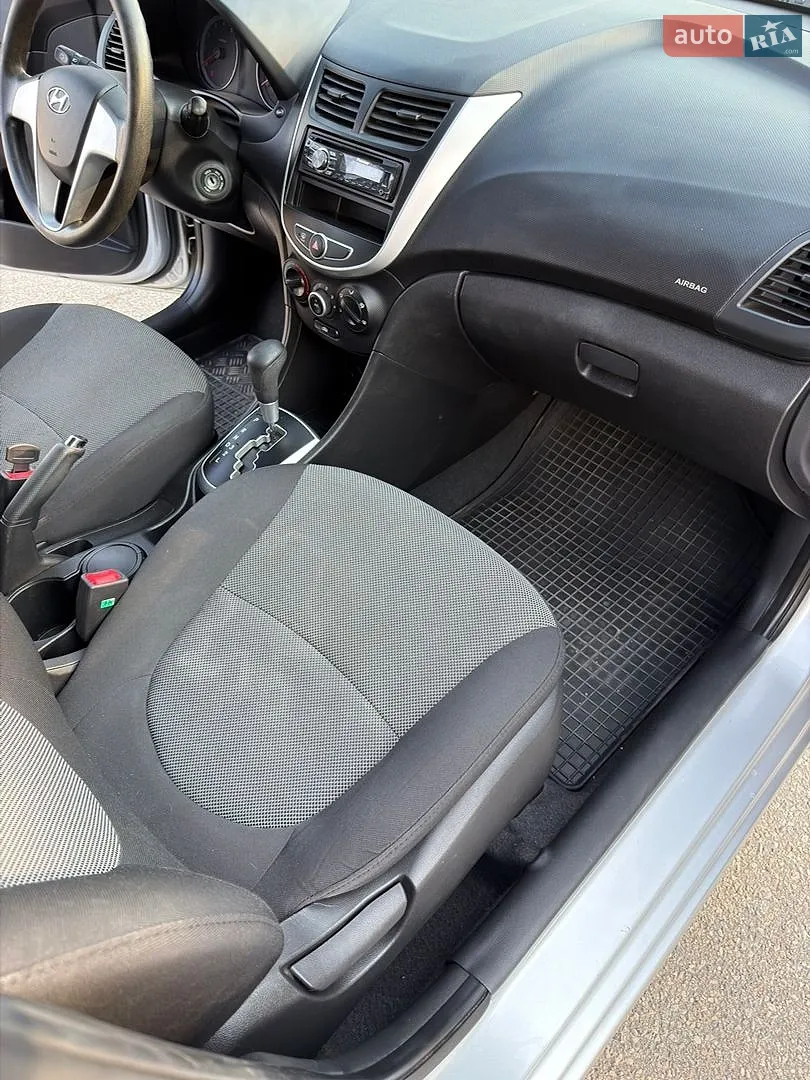 2011 Hyundai Accent - мініатюра 12