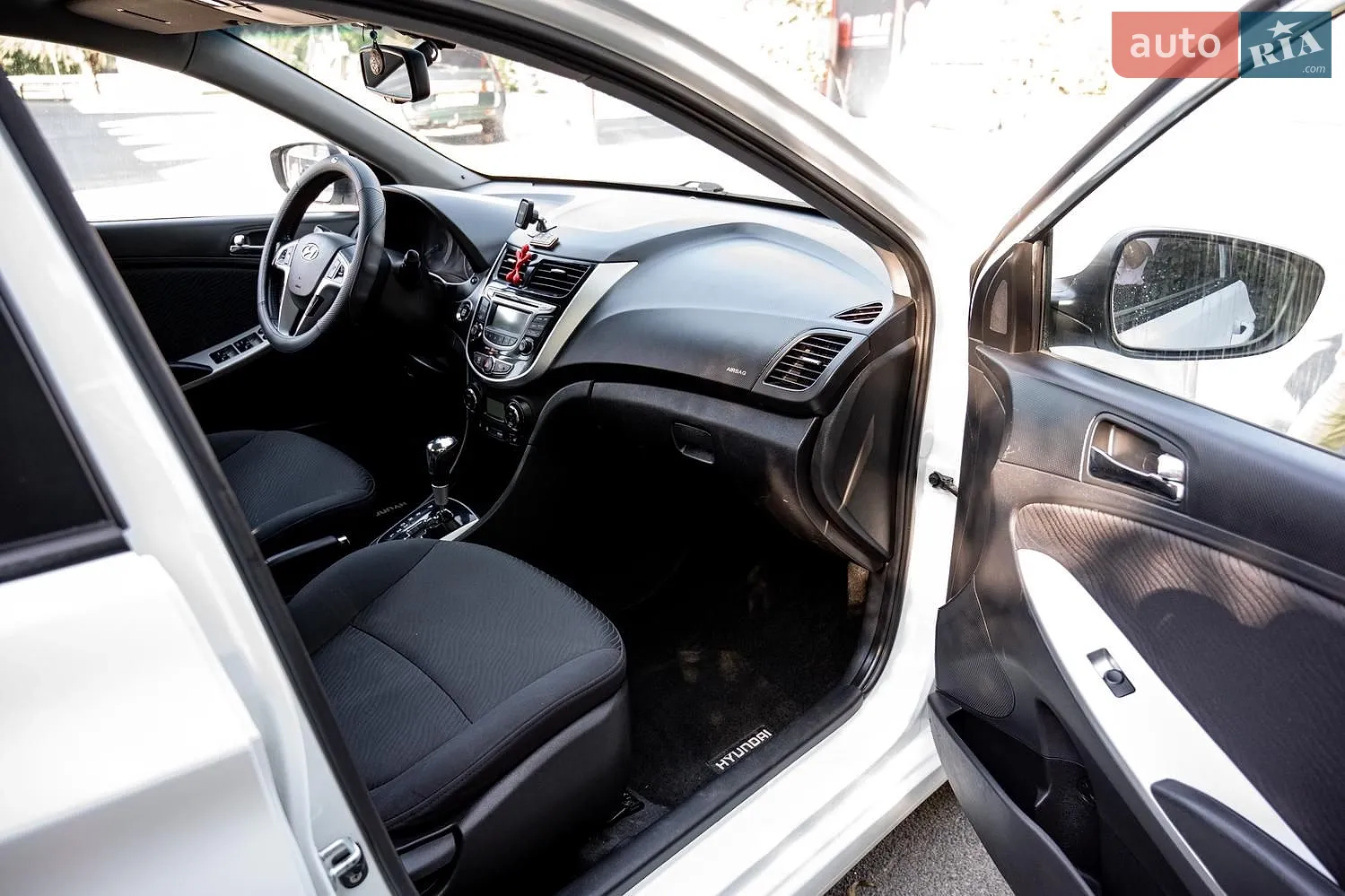 2012 Hyundai Accent - мініатюра 4