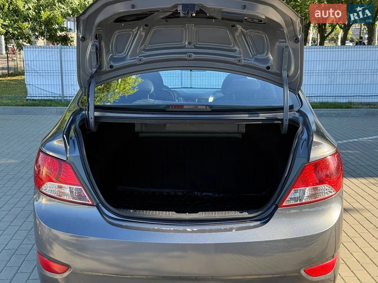 2011 Hyundai Accent - мініатюра 9