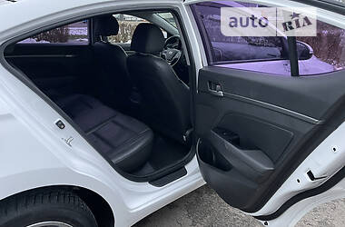 Седан Hyundai Avante 2017 в 