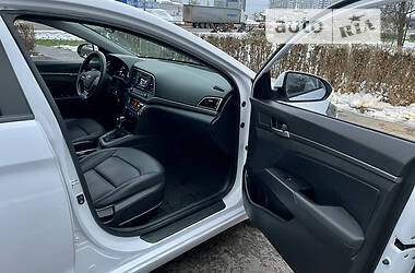 Седан Hyundai Avante 2017 в 