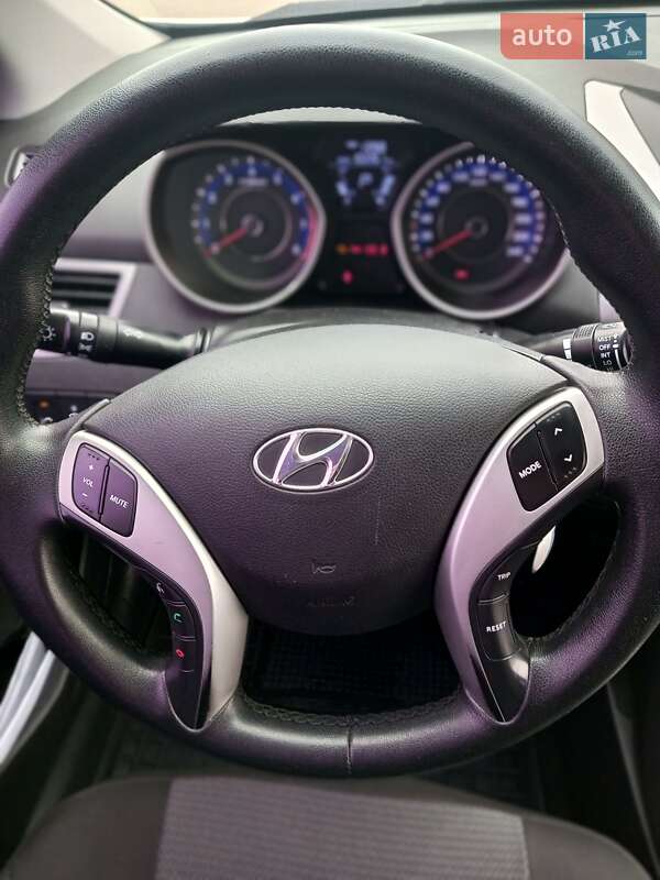 Седан Hyundai Avante 2011 в Києві