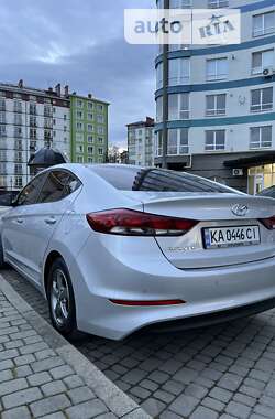 Седан Hyundai Avante 2016 в Ивано-Франковске
