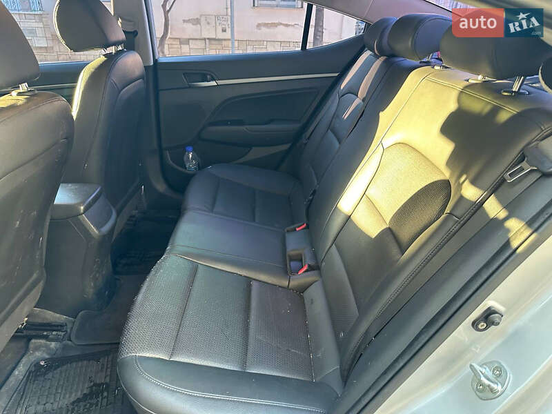 Седан Hyundai Avante 2016 в Львове