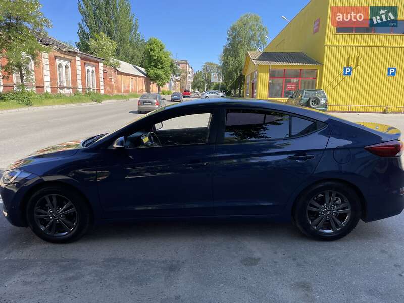 Седан Hyundai Avante 2016 в Кропивницком