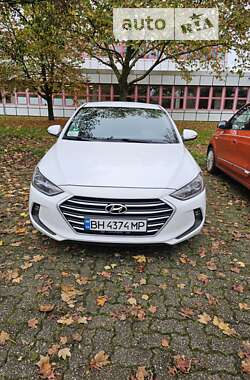 Седан Hyundai Avante 2016 в Одессе