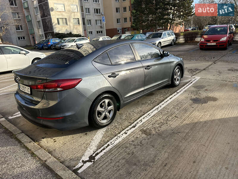 Седан Hyundai Avante 2016 в Ужгороді