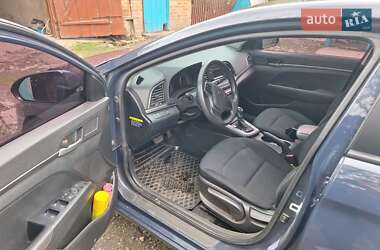 Седан Hyundai Avante 2016 в Зіньківі