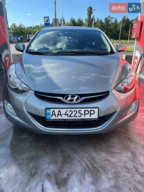 Седан Hyundai Avante 2012 в Киеве