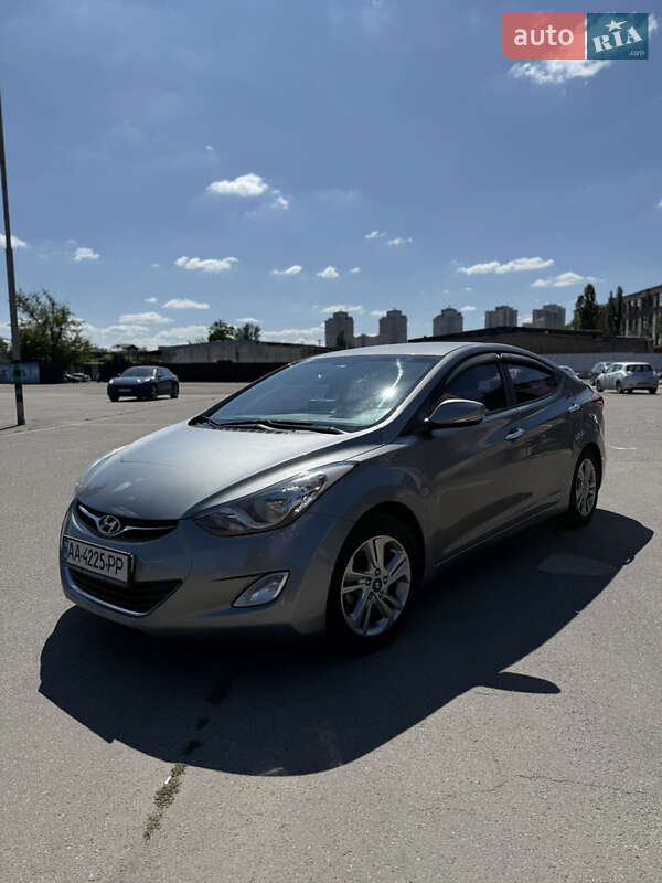 Седан Hyundai Avante 2012 в Киеве