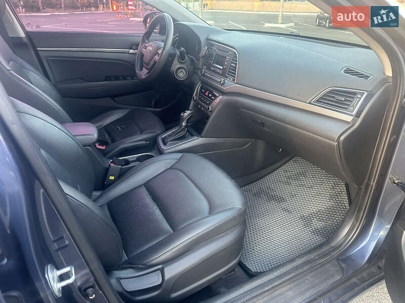 Седан Hyundai Avante 2016 в Одессе