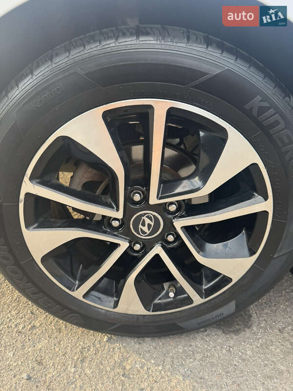 Седан Hyundai Avante 2016 в Кременчуге