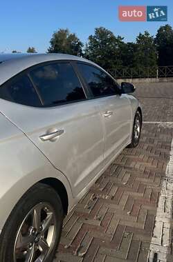 Седан Hyundai Avante 2016 в 