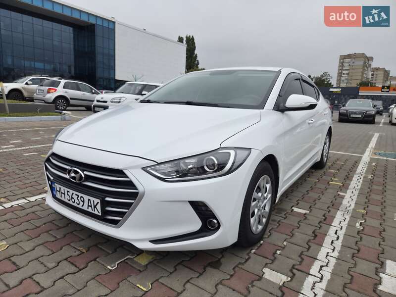 Седан Hyundai Avante 2016 в Одессе