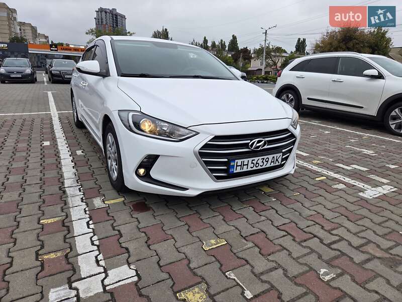 Седан Hyundai Avante 2016 в Одессе