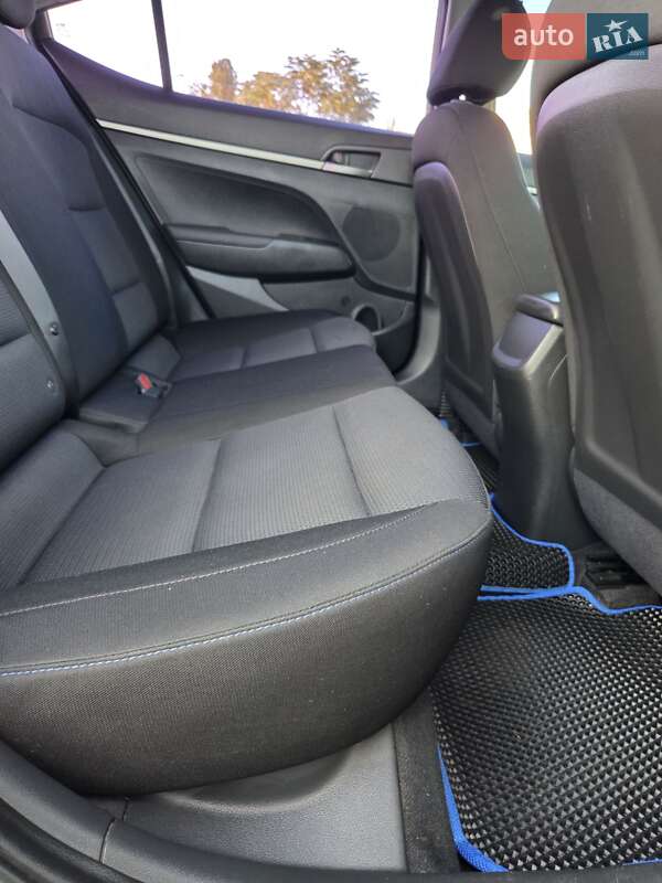 Седан Hyundai Avante 2016 в Одессе