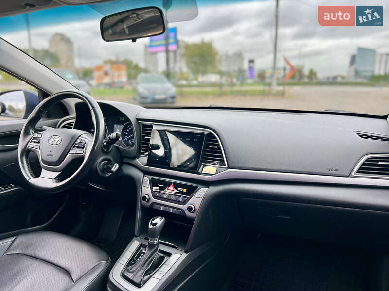 Седан Hyundai Avante 2015 в Києві