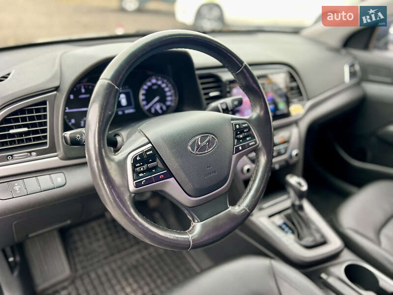 Седан Hyundai Avante 2015 в Києві