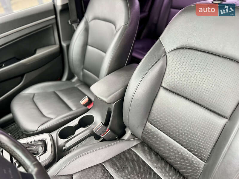 Седан Hyundai Avante 2015 в Києві