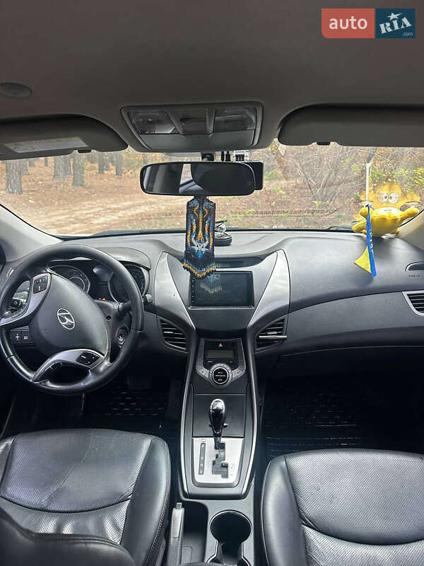 Седан Hyundai Avante 2013 в Киеве