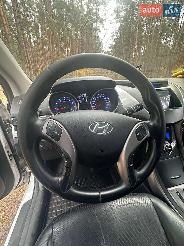 Седан Hyundai Avante 2013 в Киеве