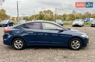 Седан Hyundai Avante 2015 в Каменке