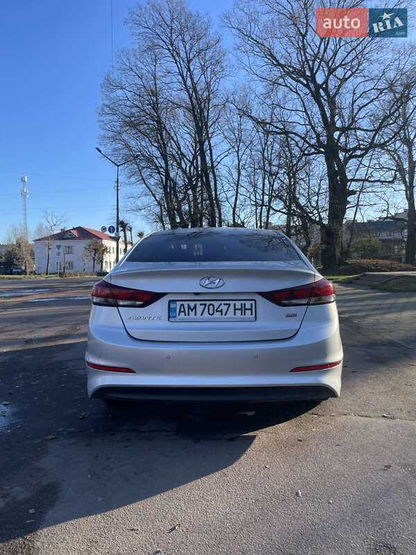 Седан Hyundai Avante 2016 в Коростене