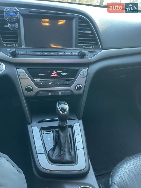 Седан Hyundai Avante 2016 в Коростене