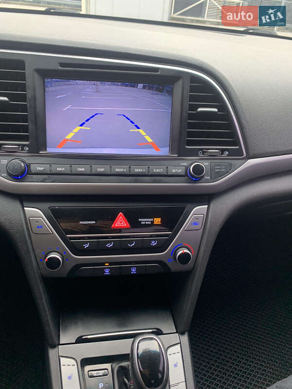 Седан Hyundai Avante 2017 в Киеве