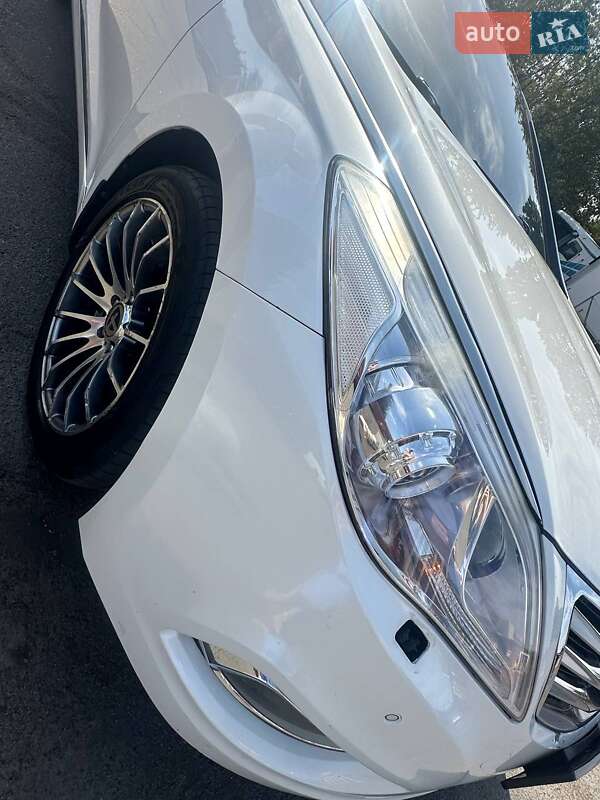 Седан Hyundai Azera 2012 в Києві