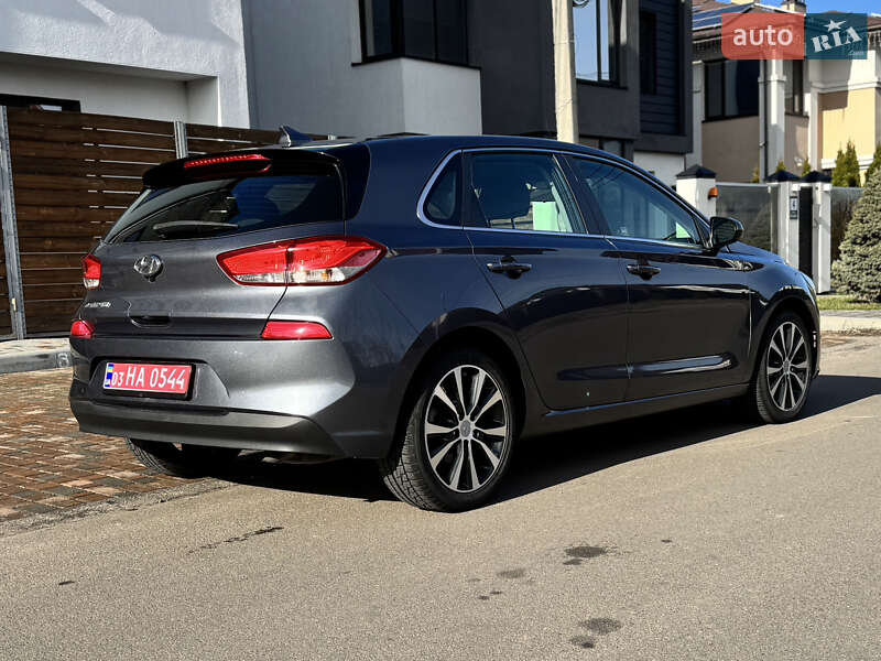 Хэтчбек Hyundai Elantra GT 2017 в Киеве