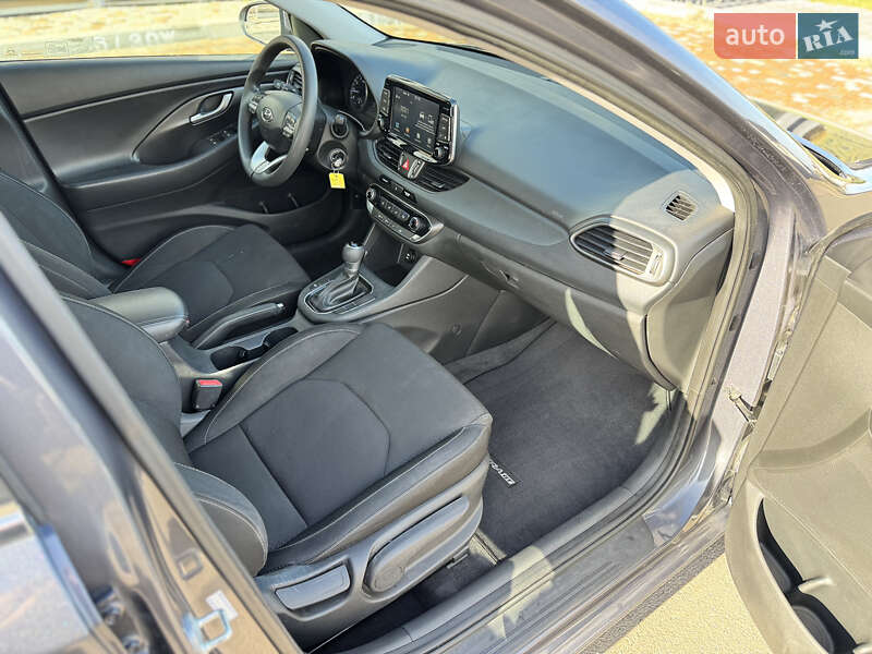Хэтчбек Hyundai Elantra GT 2017 в Киеве