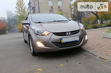 Седан Hyundai Elantra 2012 в Киеве