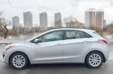 Хетчбек Hyundai Elantra 2015 в 