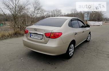 Седан Hyundai Elantra 2010 в 
