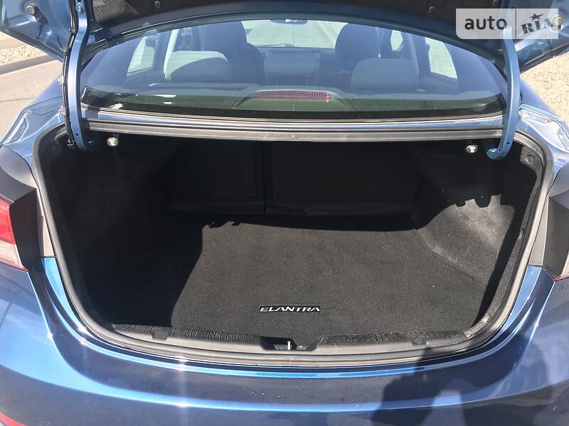 Седан Hyundai Elantra 2014 в Дніпрі
