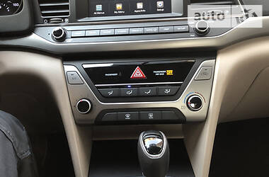Седан Hyundai Elantra 2016 в 