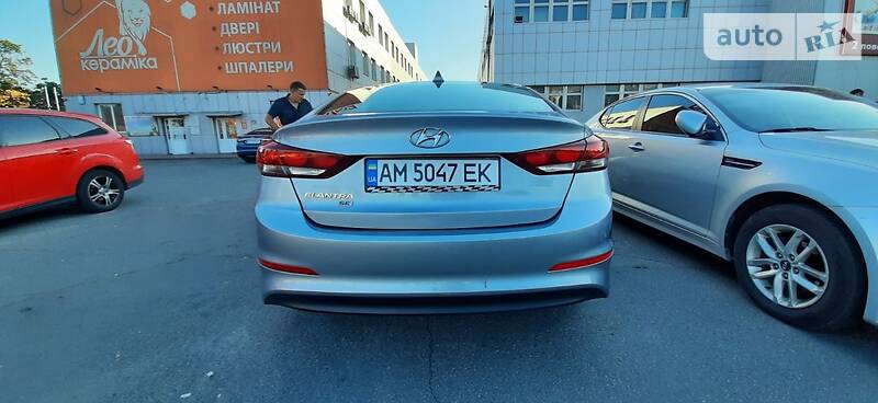 Седан Hyundai Elantra 2017 в Києві