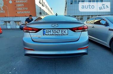 Седан Hyundai Elantra 2017 в 