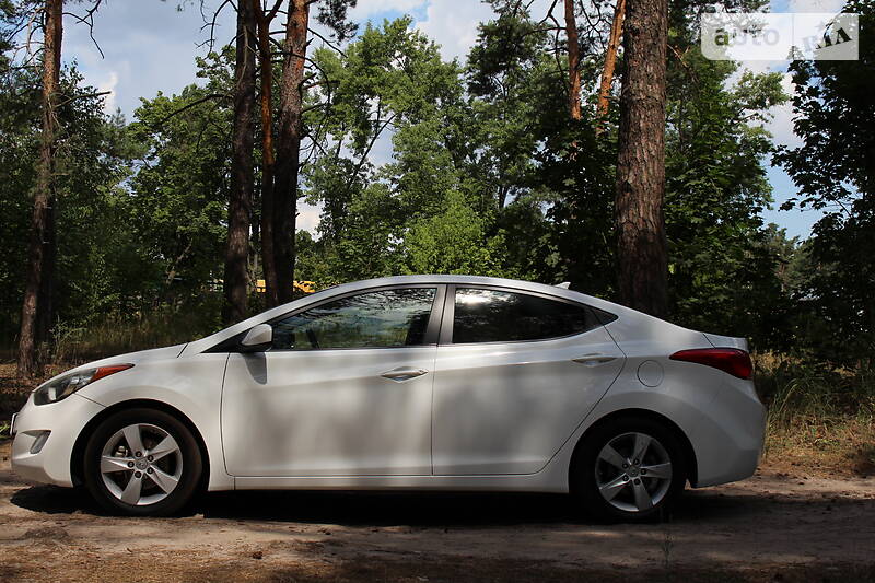 Седан Hyundai Elantra 2013 в Києві