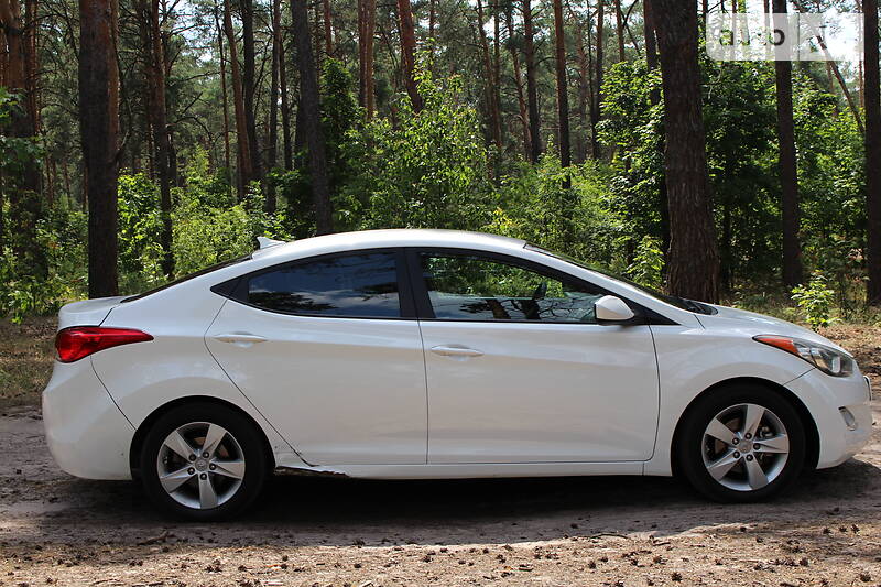 Седан Hyundai Elantra 2013 в Києві