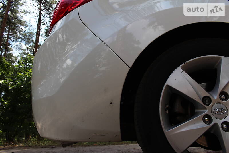 Седан Hyundai Elantra 2013 в Києві